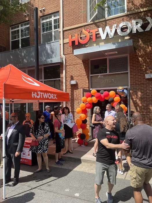 HOTWORX - Herndon, VA - Woodland Crossing Picture 7