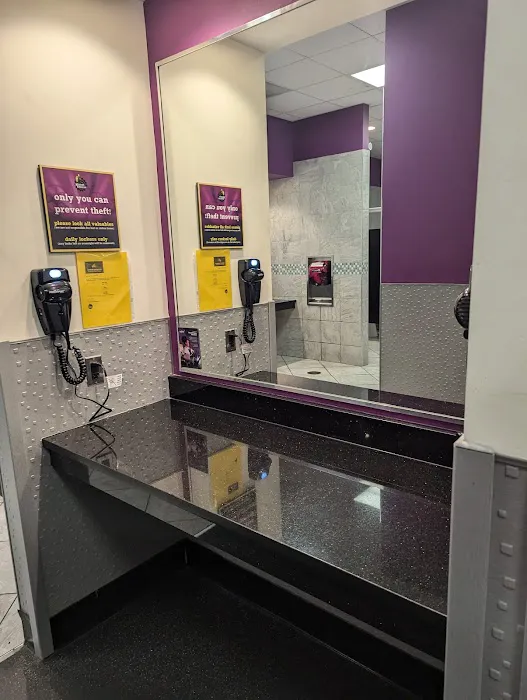 Planet Fitness Picture 2