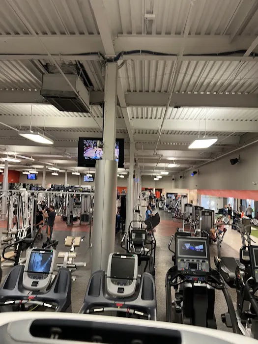 Onelife Fitness - Reston Picture 3