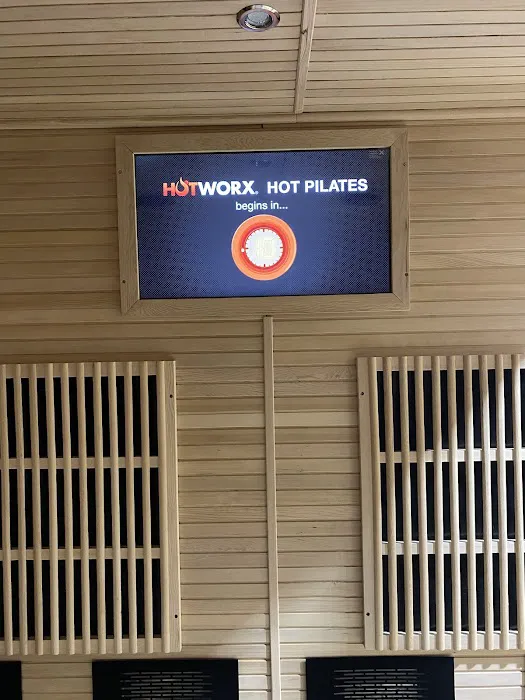 HOTWORX - Chantilly, VA (Sully Plaza) Picture 4