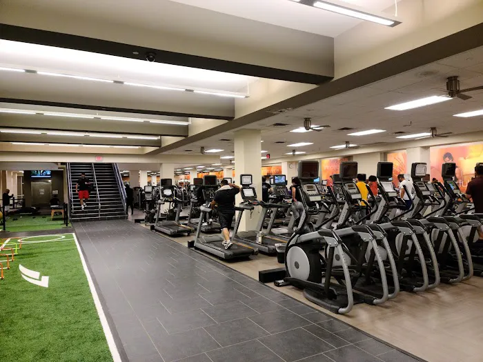 LA Fitness Picture 9