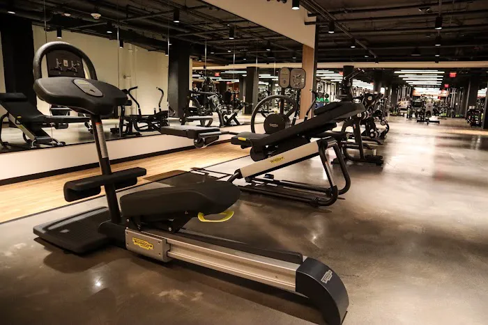 Gold's Gym - Georgetown Park Picture 1