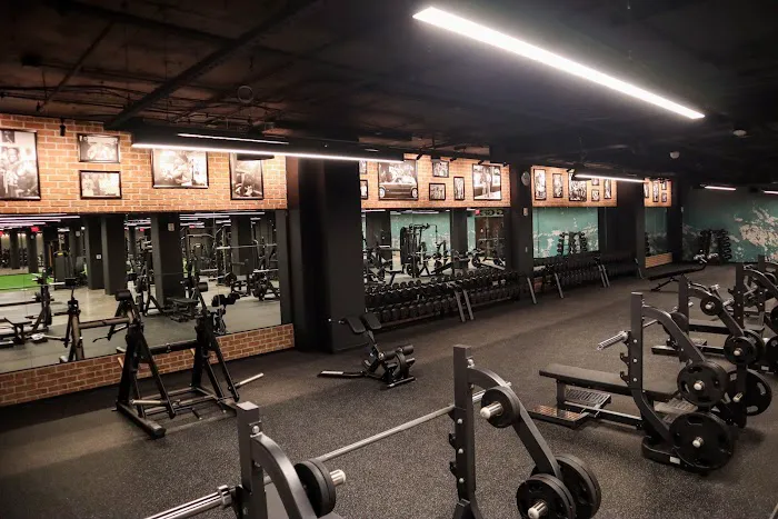 Gold's Gym - Georgetown Park Picture 7