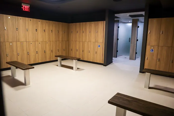 Gold's Gym - Georgetown Park Picture 2