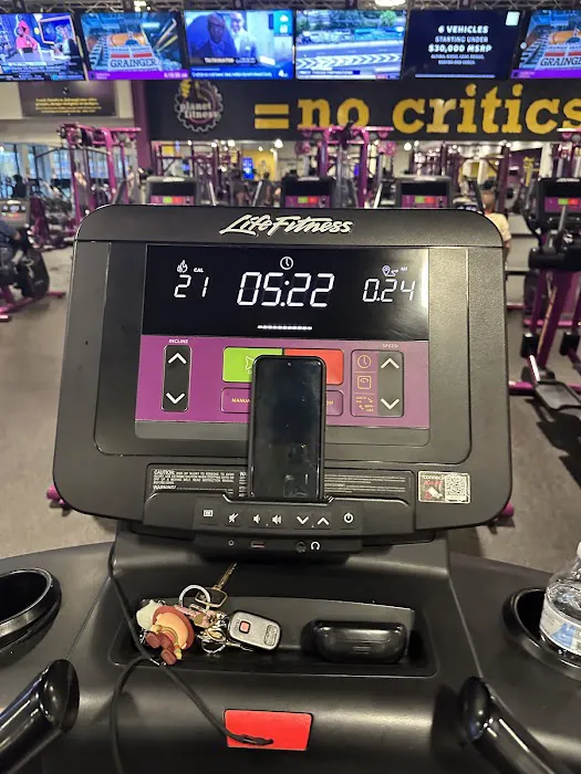 Planet Fitness Picture 10