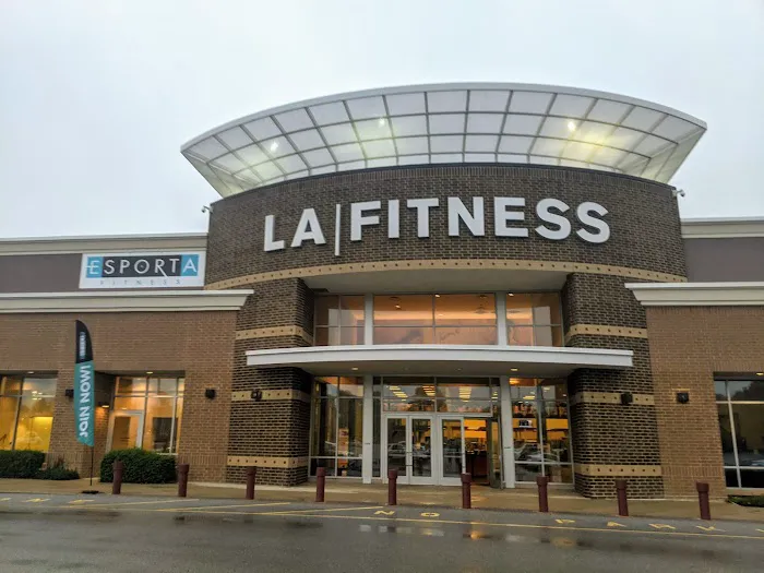 LA Fitness Picture 9