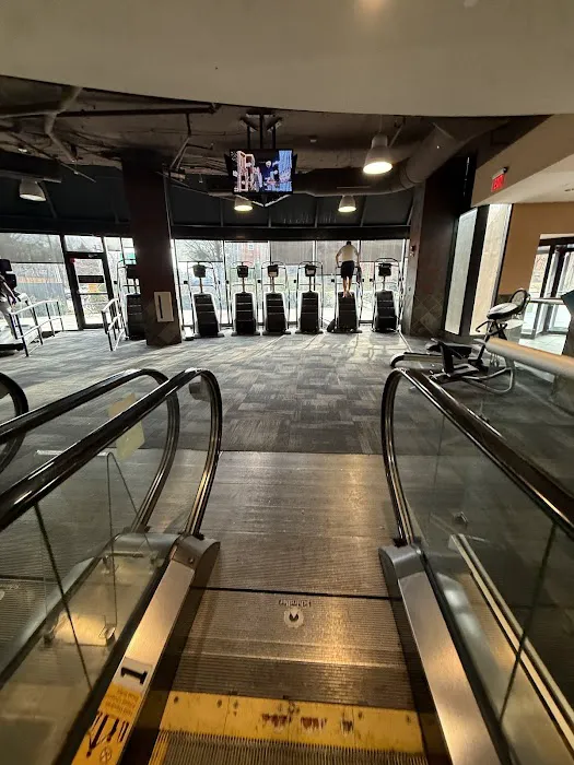 LA Fitness Picture 7