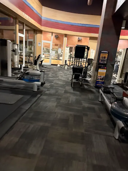 LA Fitness Picture 9