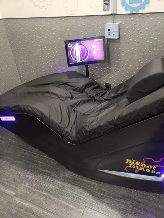 Planet Fitness Picture 9