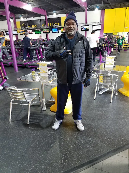 Planet Fitness Picture 10