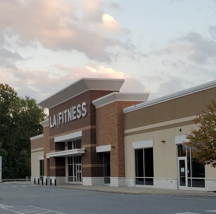 LA Fitness Picture 7