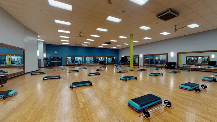 Onelife Fitness - Burke Picture 2