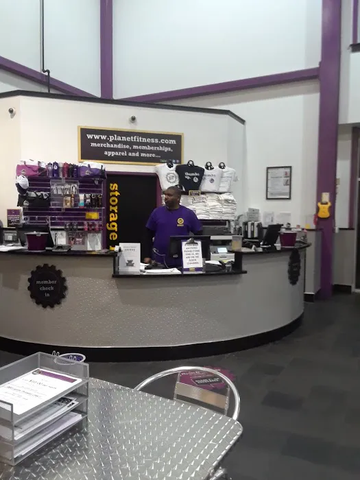 Planet Fitness Picture 9