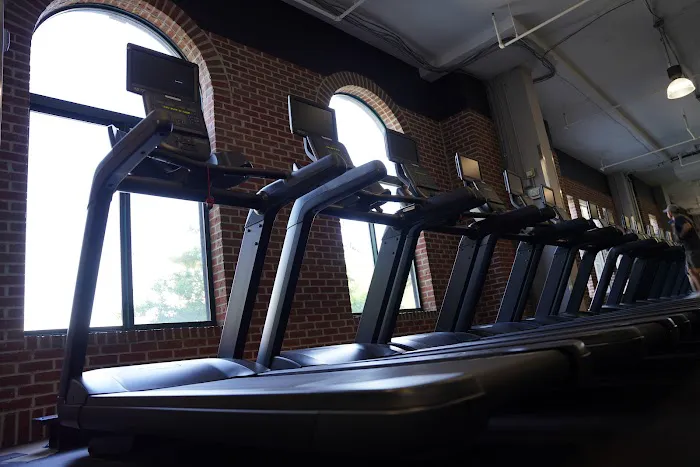 Gold's Gym Picture 6