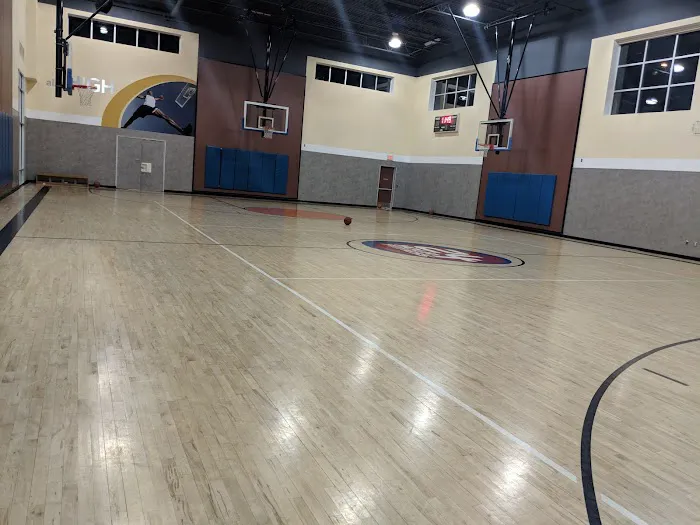 Onelife Fitness - Falls Church Picture 2