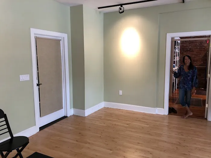 Awakening Wellness Yoga / Qigong & Healing Arts Picture 3