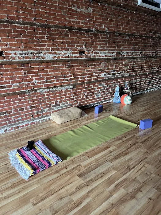 Bee Inspired Yoga Picture 6