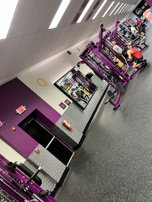 Planet Fitness Picture 10