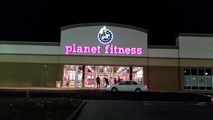 Planet Fitness Picture 9