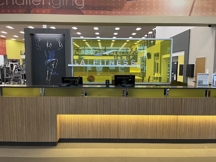 LA Fitness Picture 9