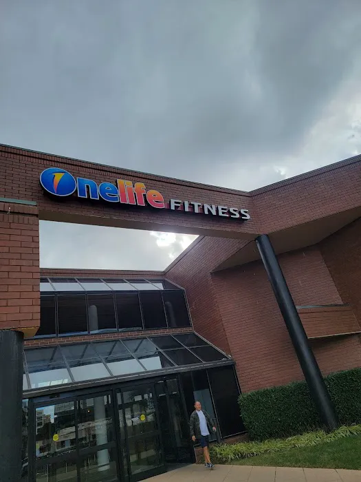 Onelife Fitness - Tysons Picture 4