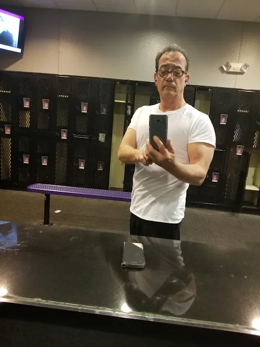 Planet Fitness Picture 9