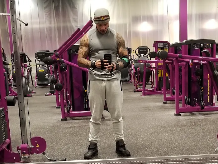 Planet Fitness Picture 9
