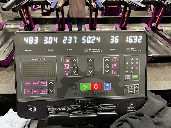 Planet Fitness Picture 8