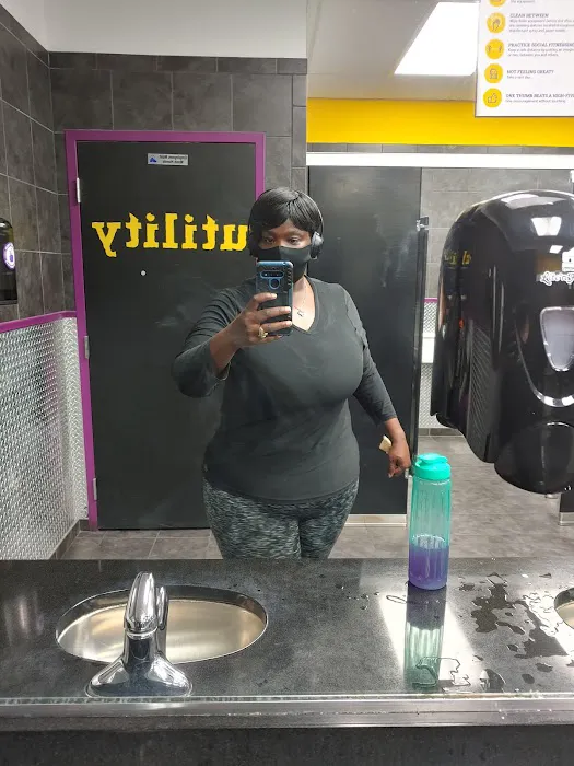 Planet Fitness Picture 8