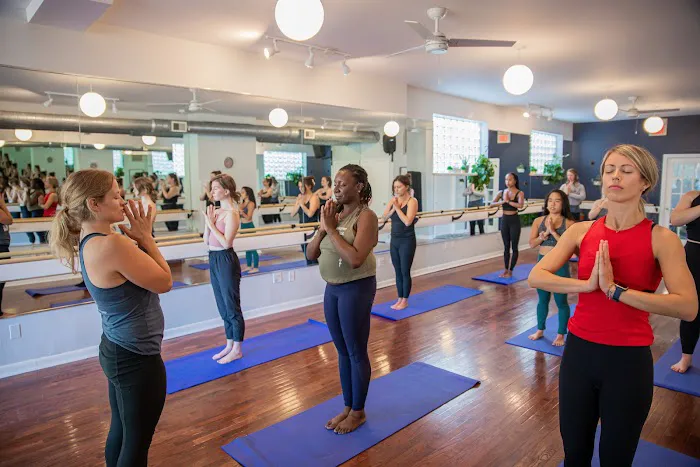Tuck Barre & Yoga Picture 3