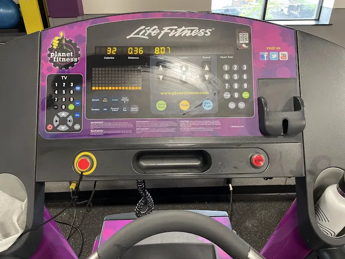 Planet Fitness Picture 7