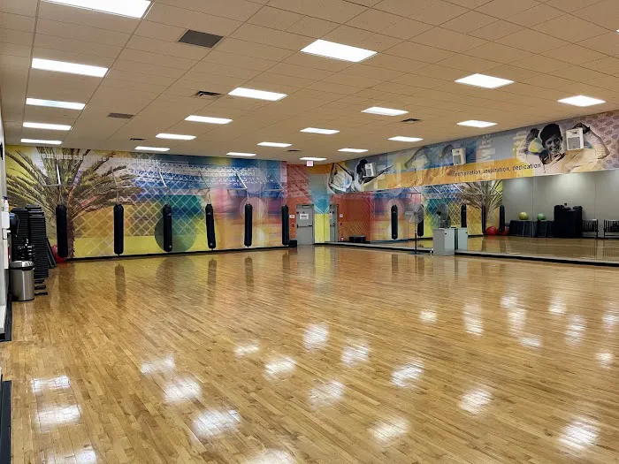 LA Fitness Picture 4