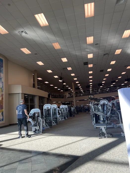 LA Fitness Picture 9