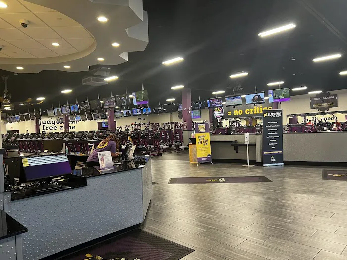Planet Fitness Picture 9