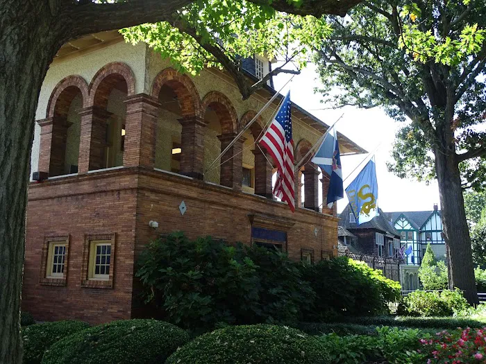 Bachelors Barge Club Picture 6