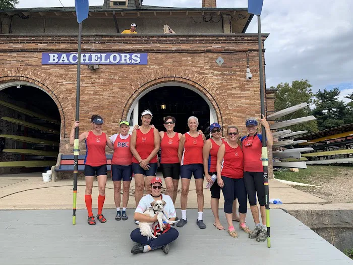 Bachelors Barge Club Picture 5