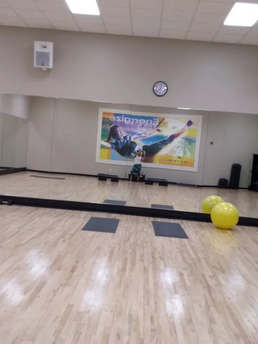 LA Fitness Picture 9