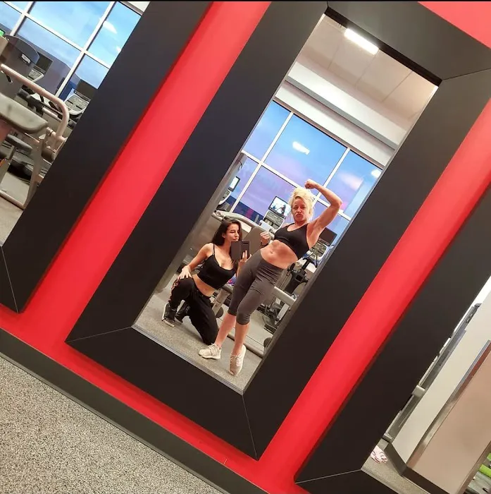 Planet Fitness Picture 10
