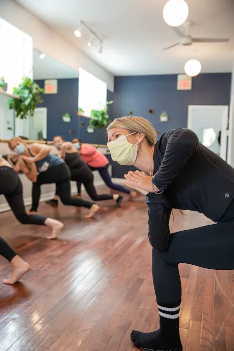 Tuck Barre & Yoga Picture 10