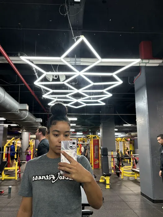 Retro Fitness Picture 7