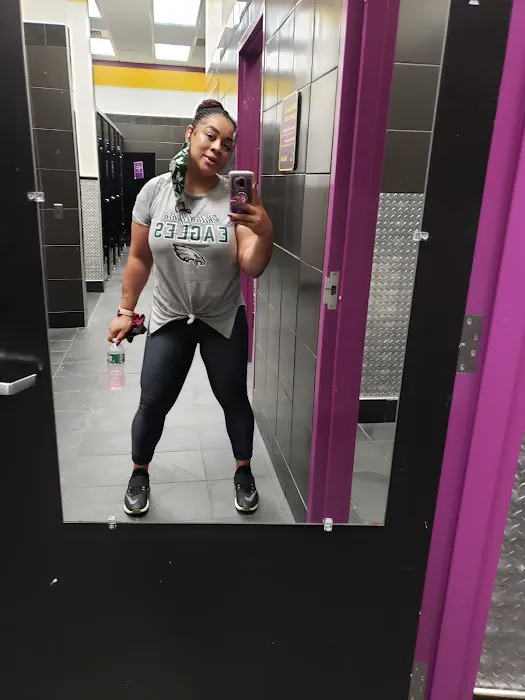 Planet Fitness Picture 6