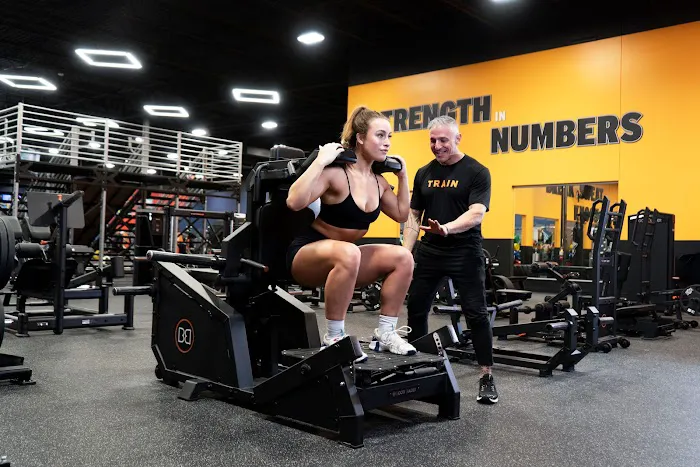 Crunch Fitness - Fredericksburg Picture 3