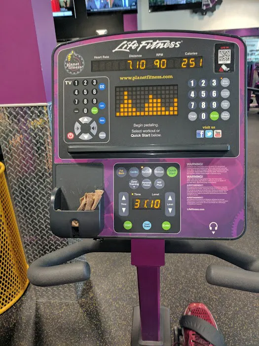 Planet Fitness Picture 6