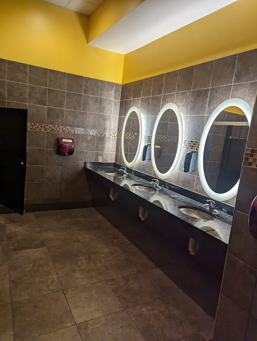 Planet Fitness Picture 1