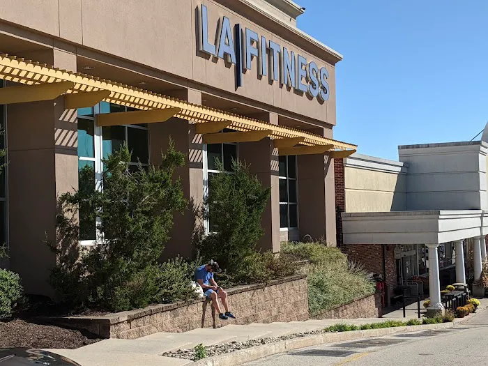 LA Fitness Picture 9