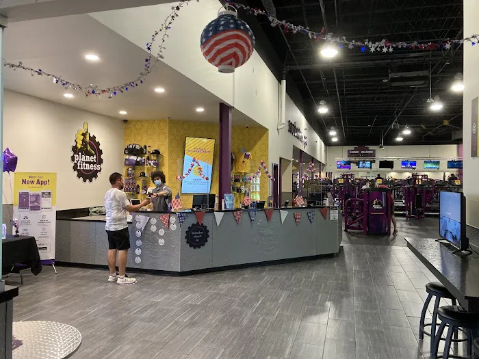 Planet Fitness Picture 7