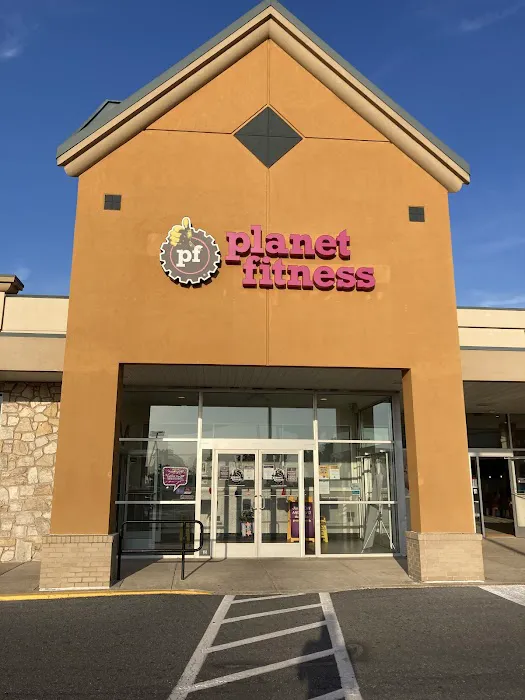 Planet Fitness Picture 6
