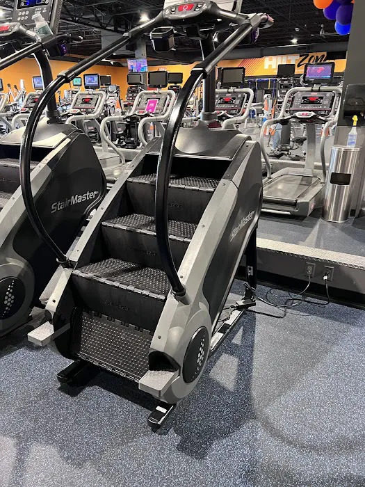 Crunch Fitness - Lancaster PA Picture 10
