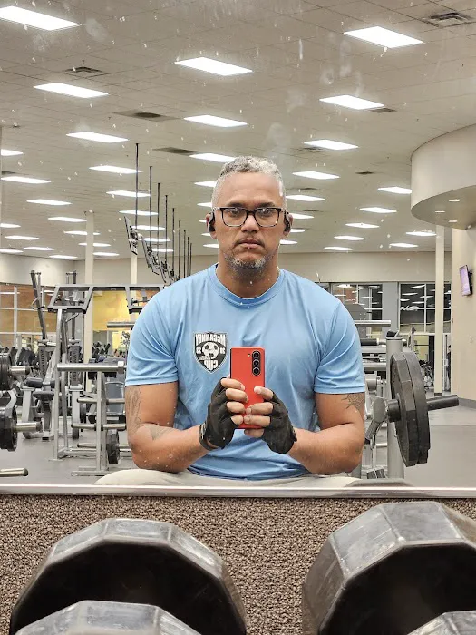 LA Fitness Picture 9