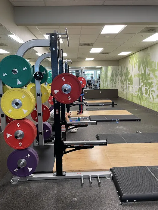 LA Fitness Picture 9